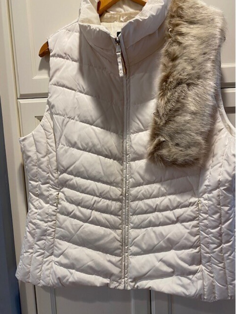 Talbots Women's XL White Puffer Vest with Faux Fur Removable Collar